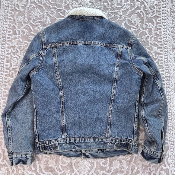 Levi’s Men’s Insulated Sherpa Trucker Jacket - Picture 8 of 16